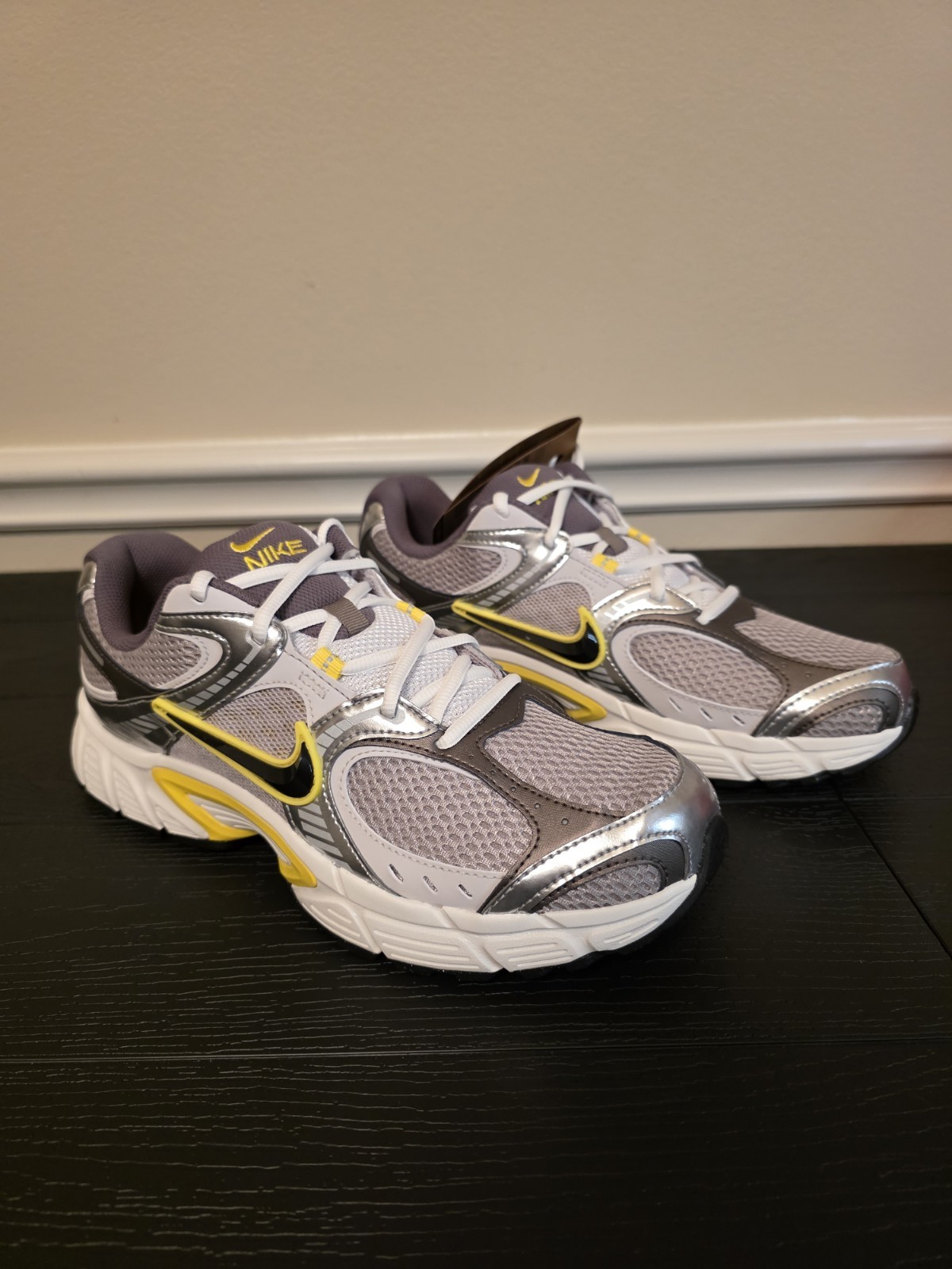 Nike V5 RNR Men's Low Top Lace-Up Sneakers Gray/Silver/Yellow HJ5228 006 - Image 5