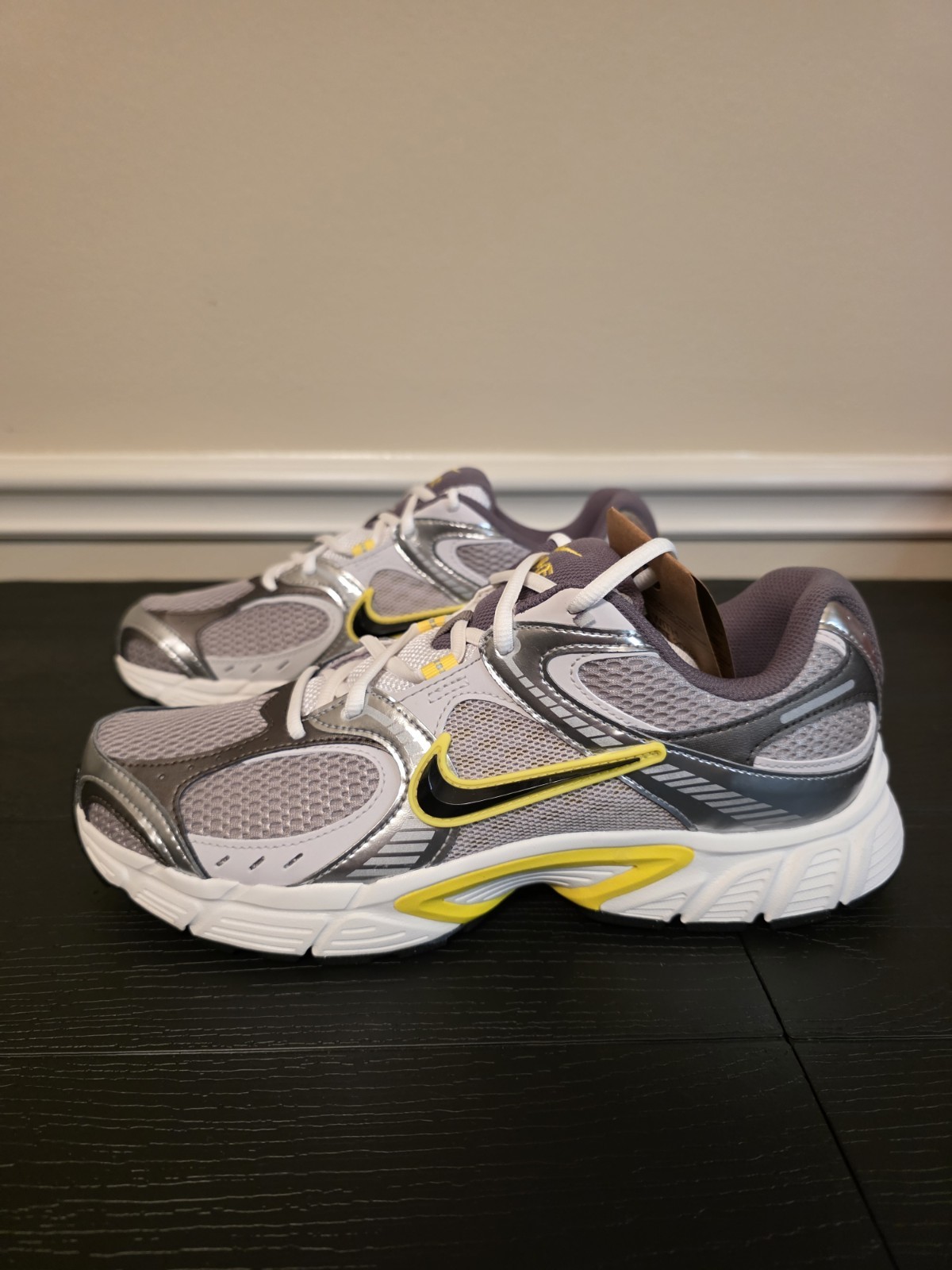 Nike V5 RNR Men's Low Top Lace-Up Sneakers Gray/Silver/Yellow HJ5228 006 - Image 7