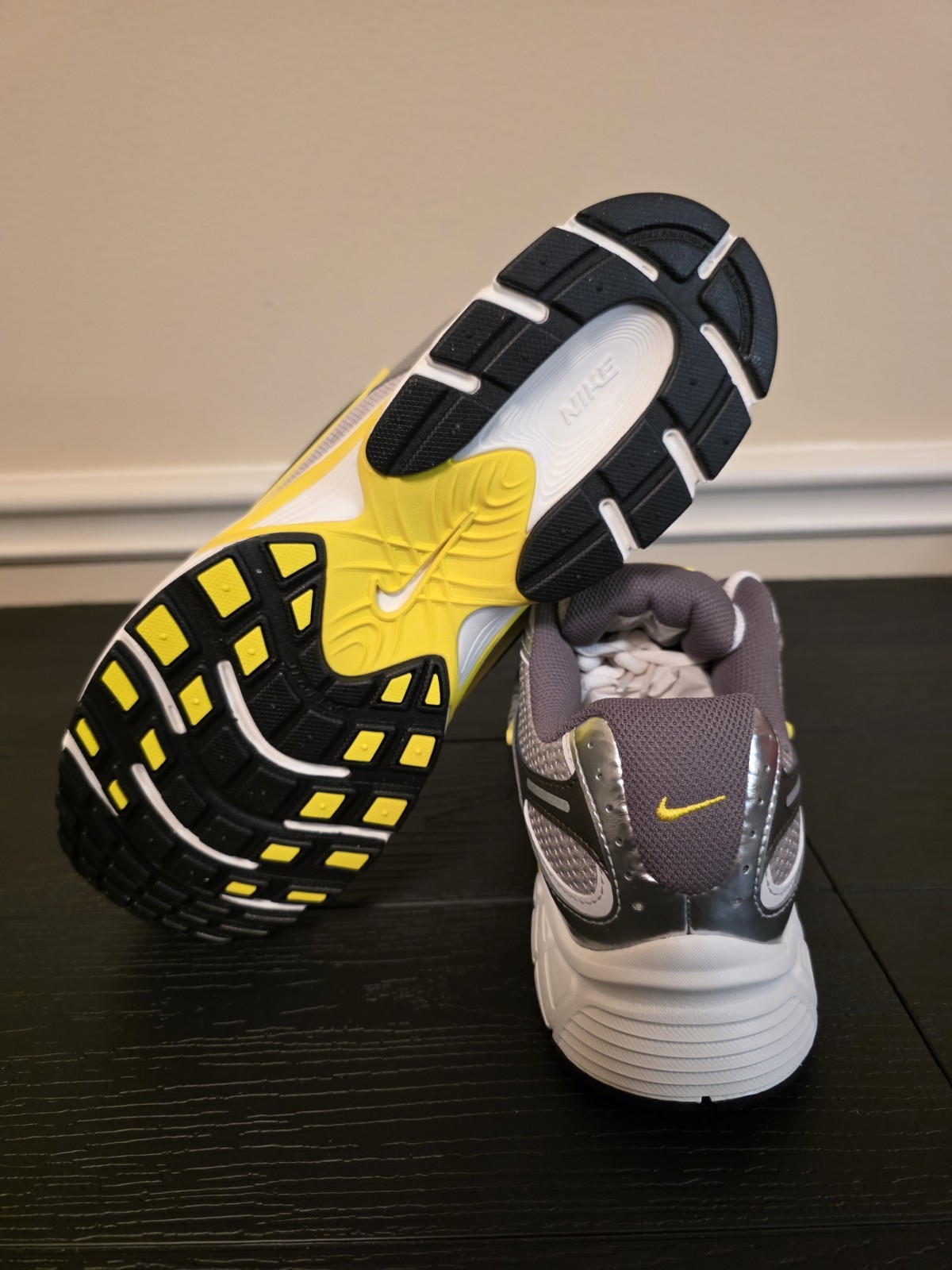 Nike V5 RNR Men's Low Top Lace-Up Sneakers Gray/Silver/Yellow HJ5228 006 - Image 10