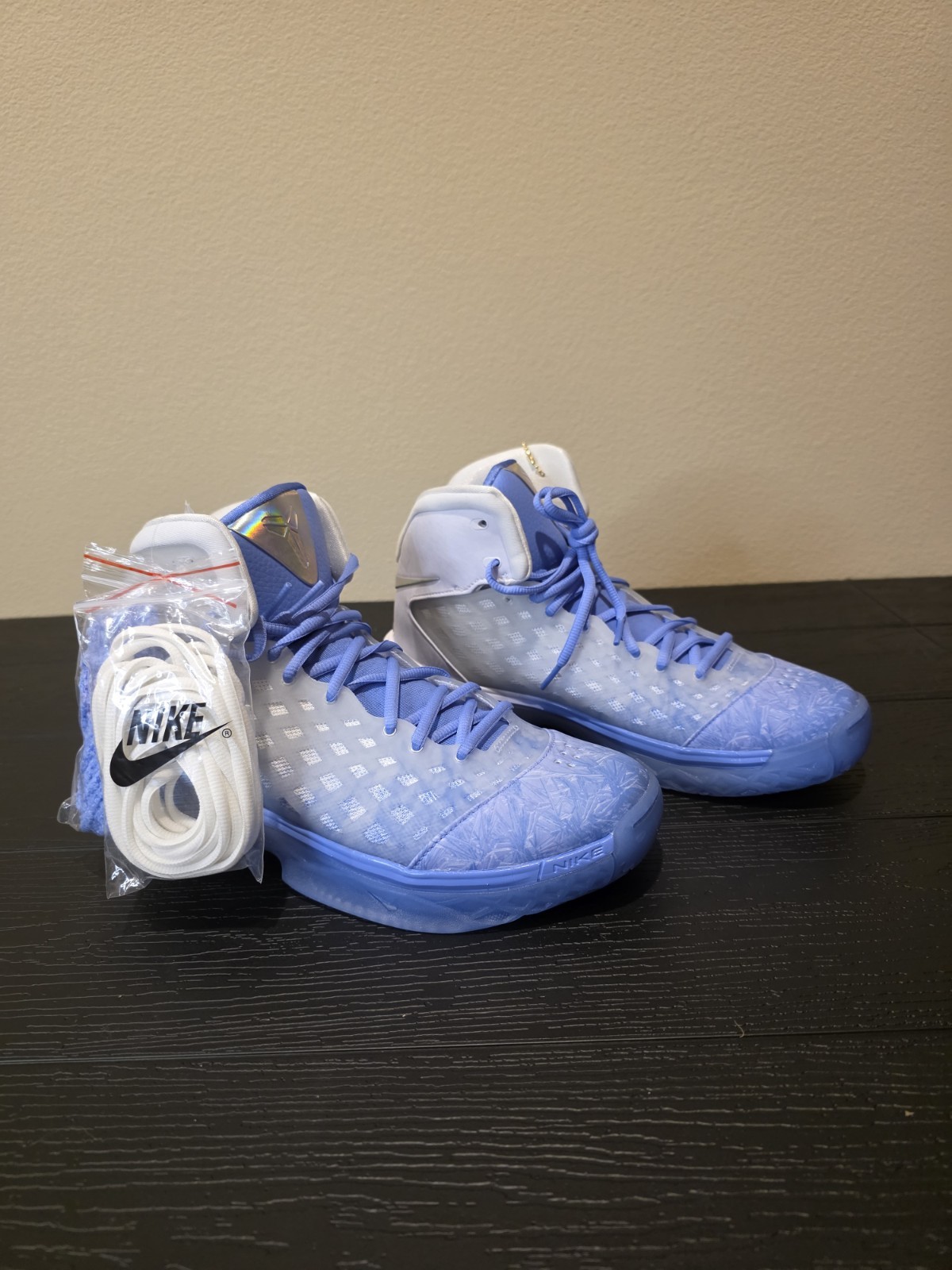 Nike Kobe 3 Protro Christmas Men's Size 8.5 IQ5338-400 Brand New in box w/o lid - Image 2