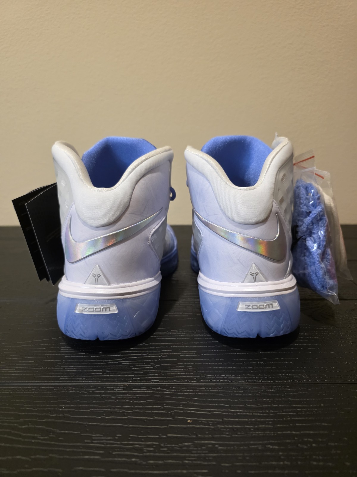 Nike Kobe 3 Protro Christmas Men's Size 8.5 IQ5338-400 Brand New in box w/o lid - Image 6