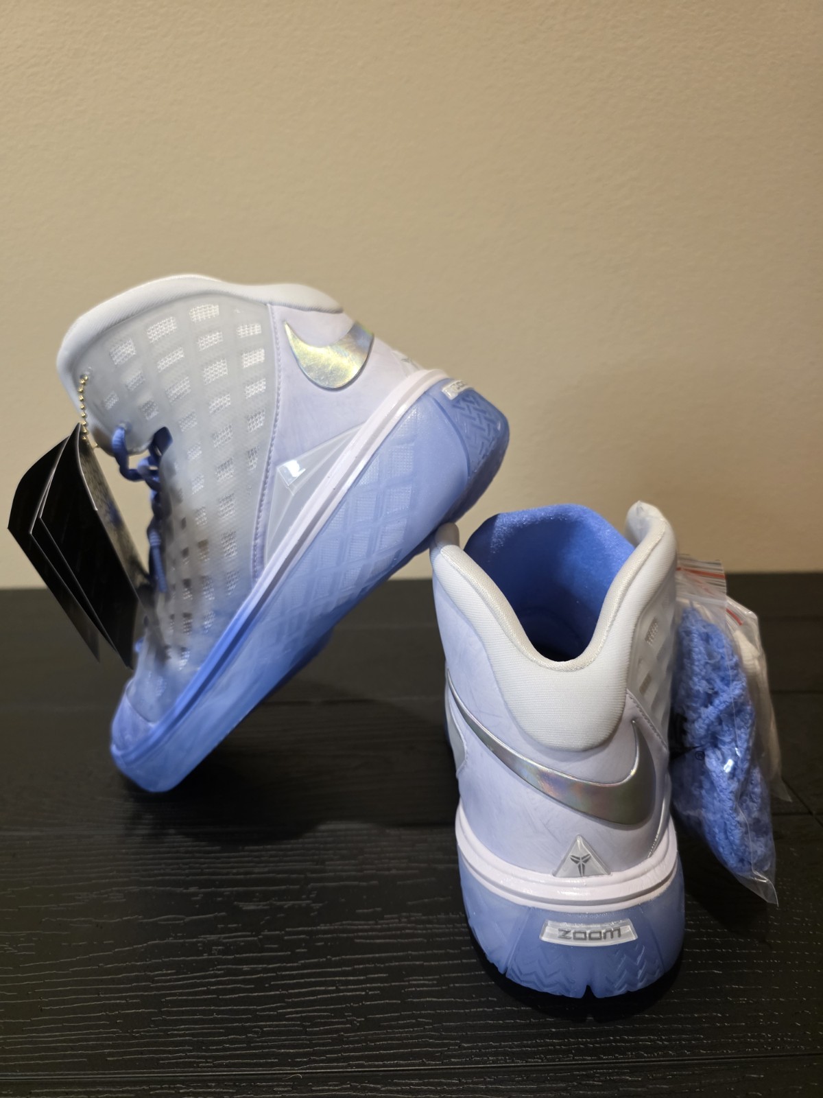 Nike Kobe 3 Protro Christmas Men's Size 8.5 IQ5338-400 Brand New in box w/o lid - Image 7