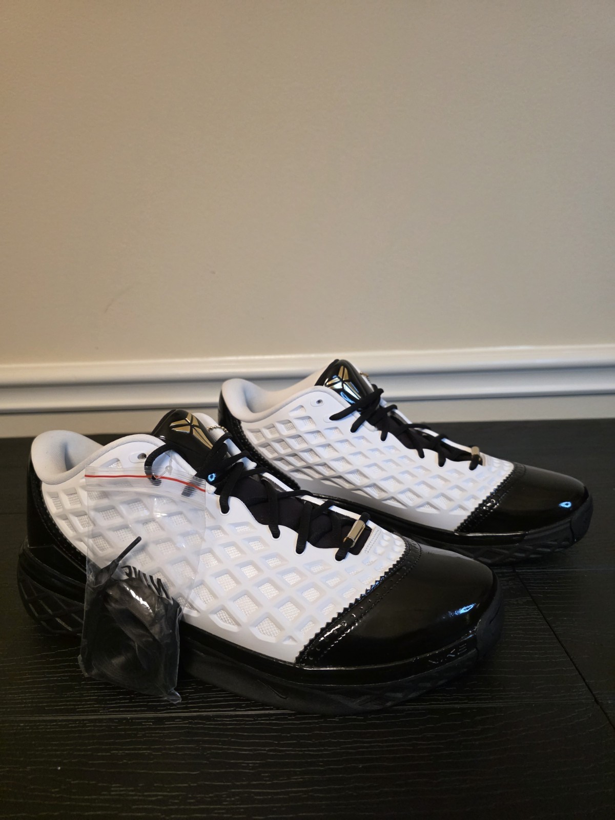 Nike Kobe III Low Protro GiGi White/Metallic Gold/Black Basketball IQ3916-100 - Image 4