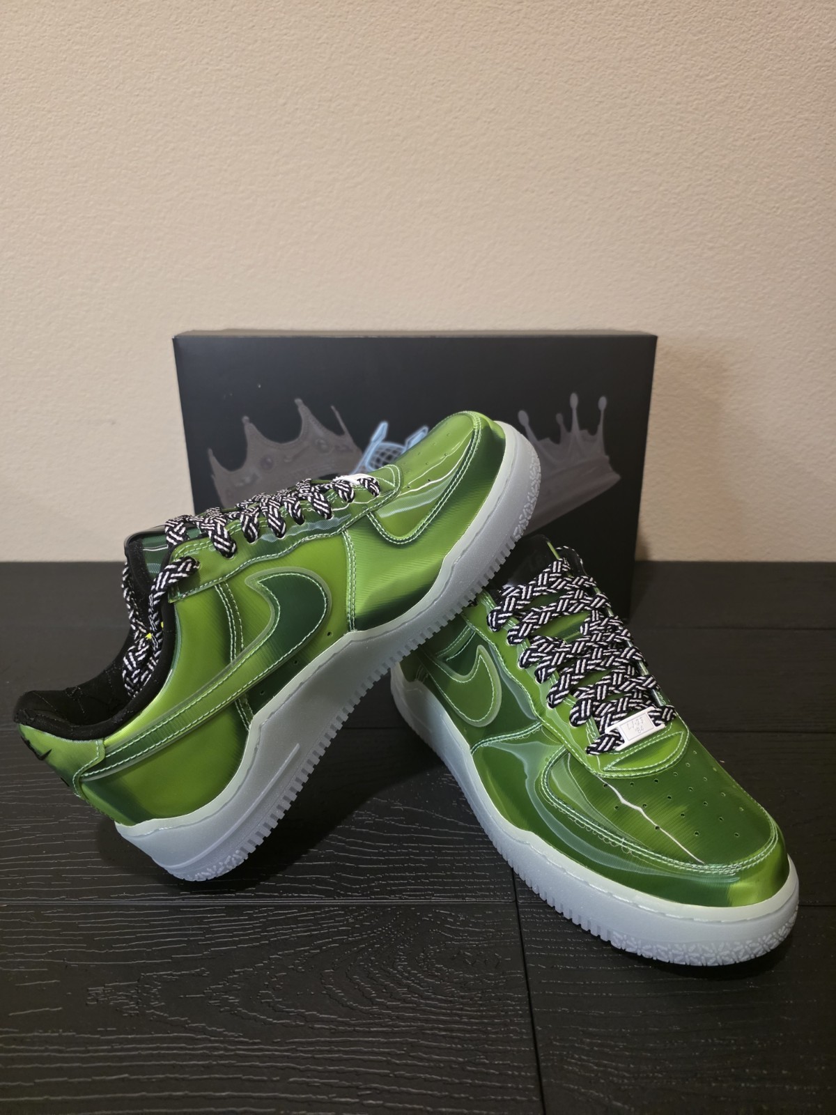 IQ5368 300 Nike Air Force 1 Low Premium LeBron James LA Voltage Green Size 7.5 - Image 3