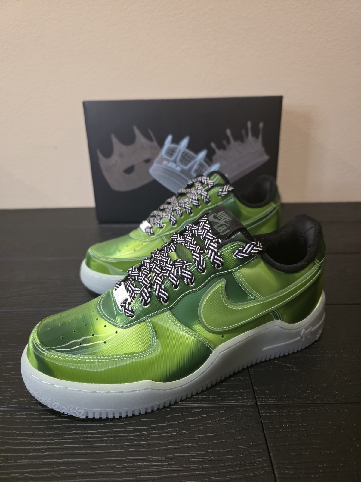 IQ5368 300 Nike Air Force 1 Low Premium LeBron James LA Voltage Green Size 7.5 - Image 6