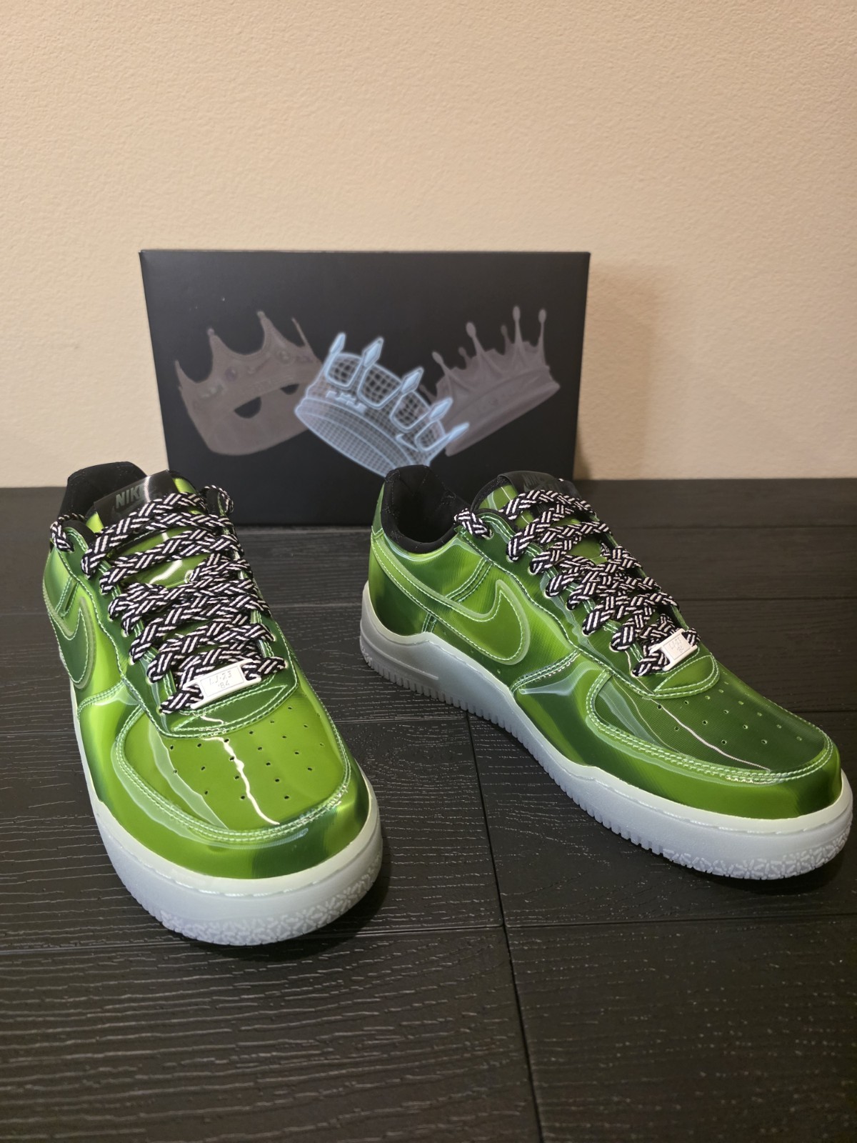 IQ5368 300 Nike Air Force 1 Low Premium LeBron James LA Voltage Green Size 7.5 - Image 8