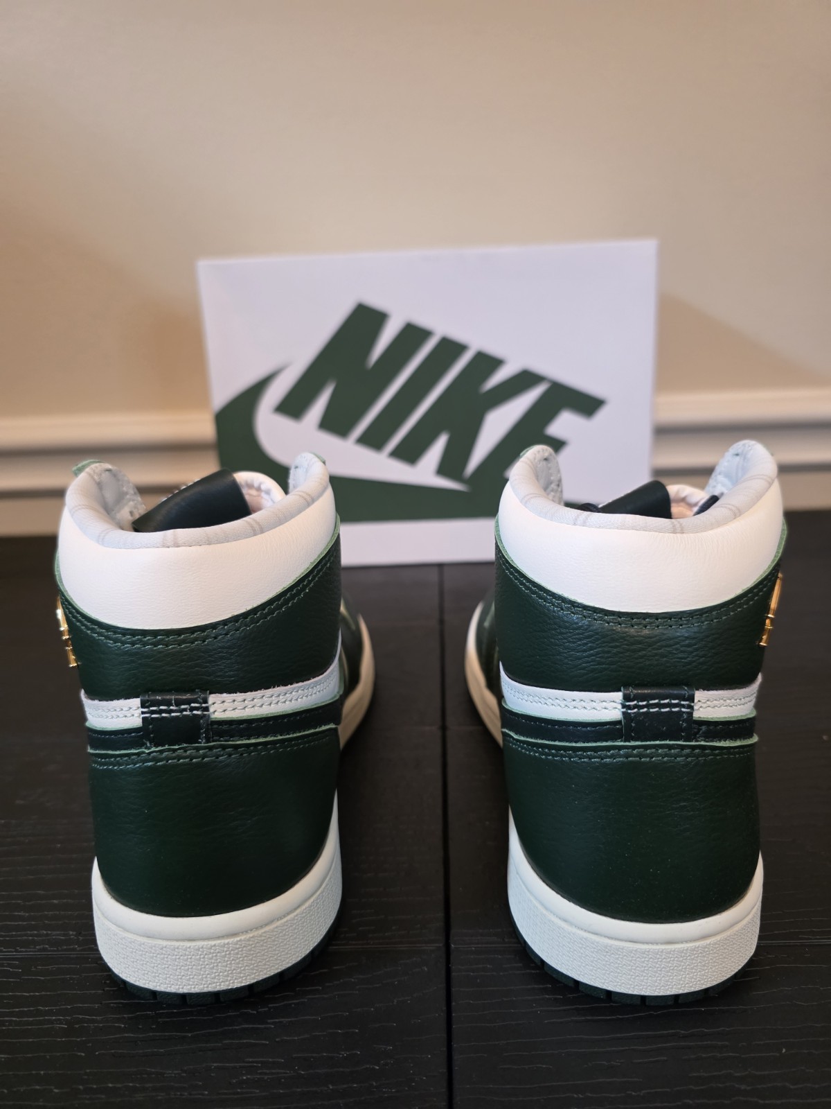 Jordan Women's Air Jordan 1 Retro Hi OG Fir Pro Green FD2596-101 Size 7 - Image 7