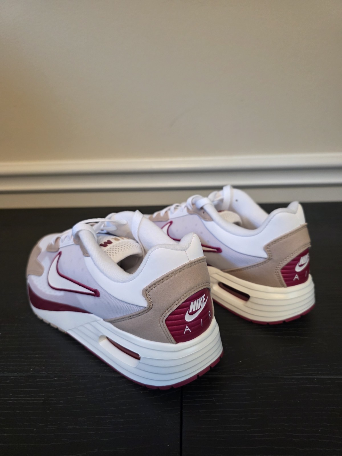 Nike Air Max Solo Men's Low Top Sneakers White/Beige/Red DX3666-101 - Image 10