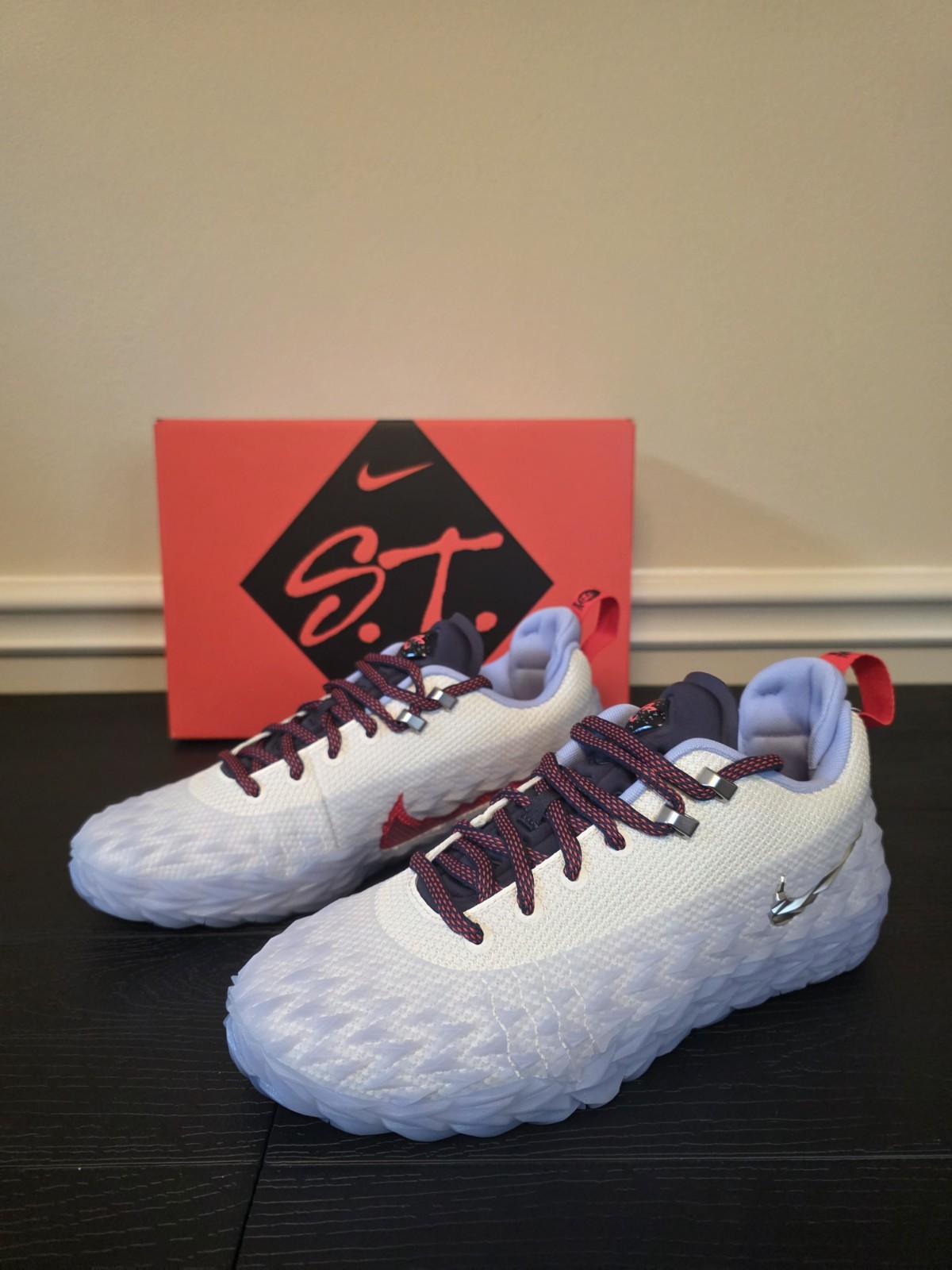 Nike S.T. Charge Detroit Tough Mens Low Top Sneakers White/Silver/Red IZ6736-100 - Image 6