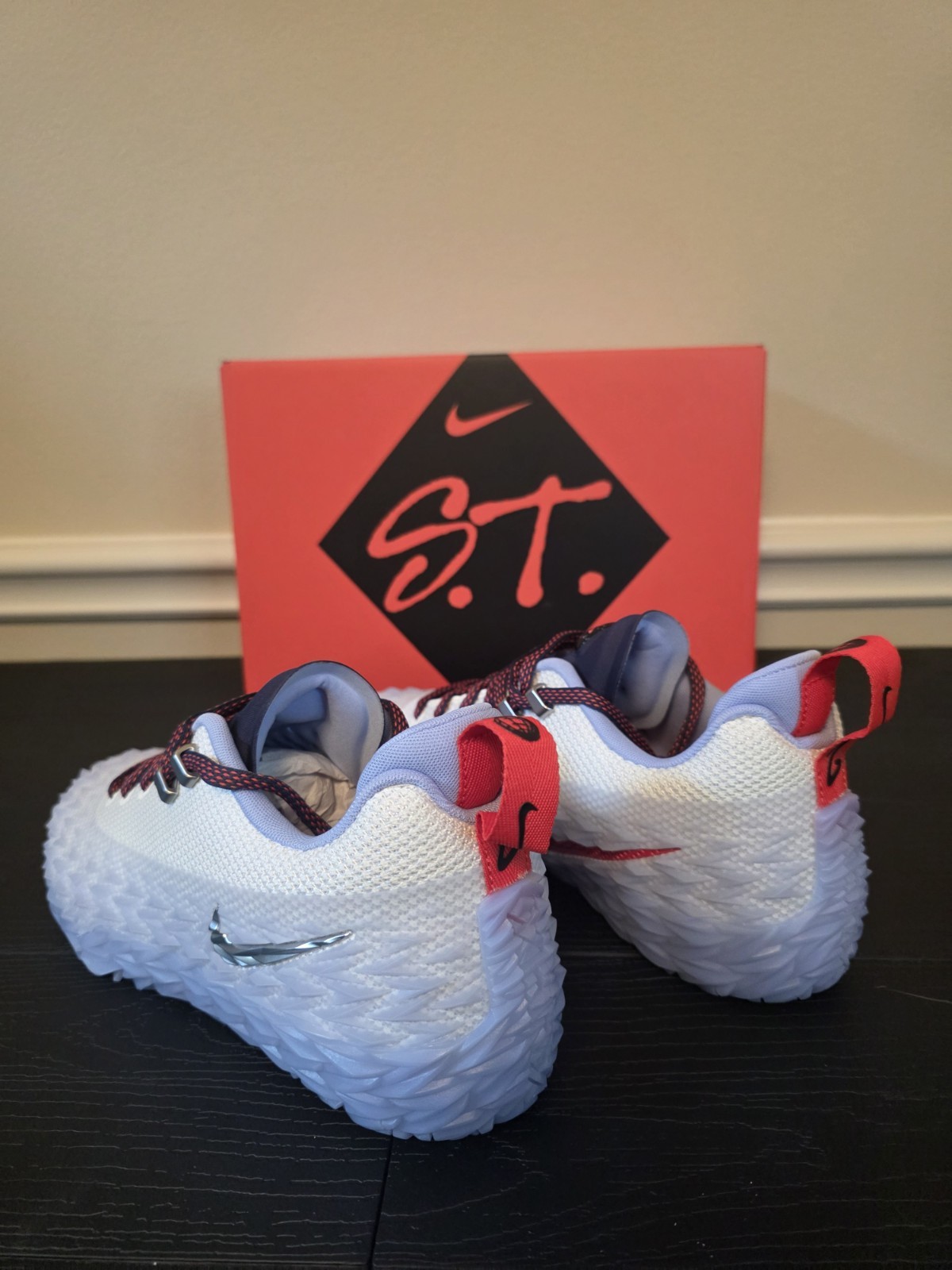 Nike S.T. Charge Detroit Tough Mens Low Top Sneakers White/Silver/Red IZ6736-100 - Image 11