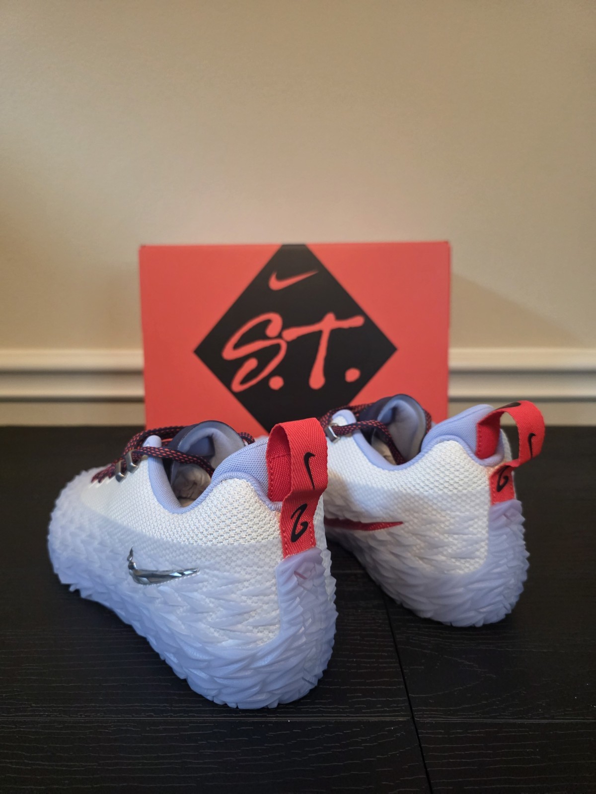 Nike S.T. Charge Detroit Tough Mens Low Top Sneakers White/Red/Silver IZ6736-100 - Image 12