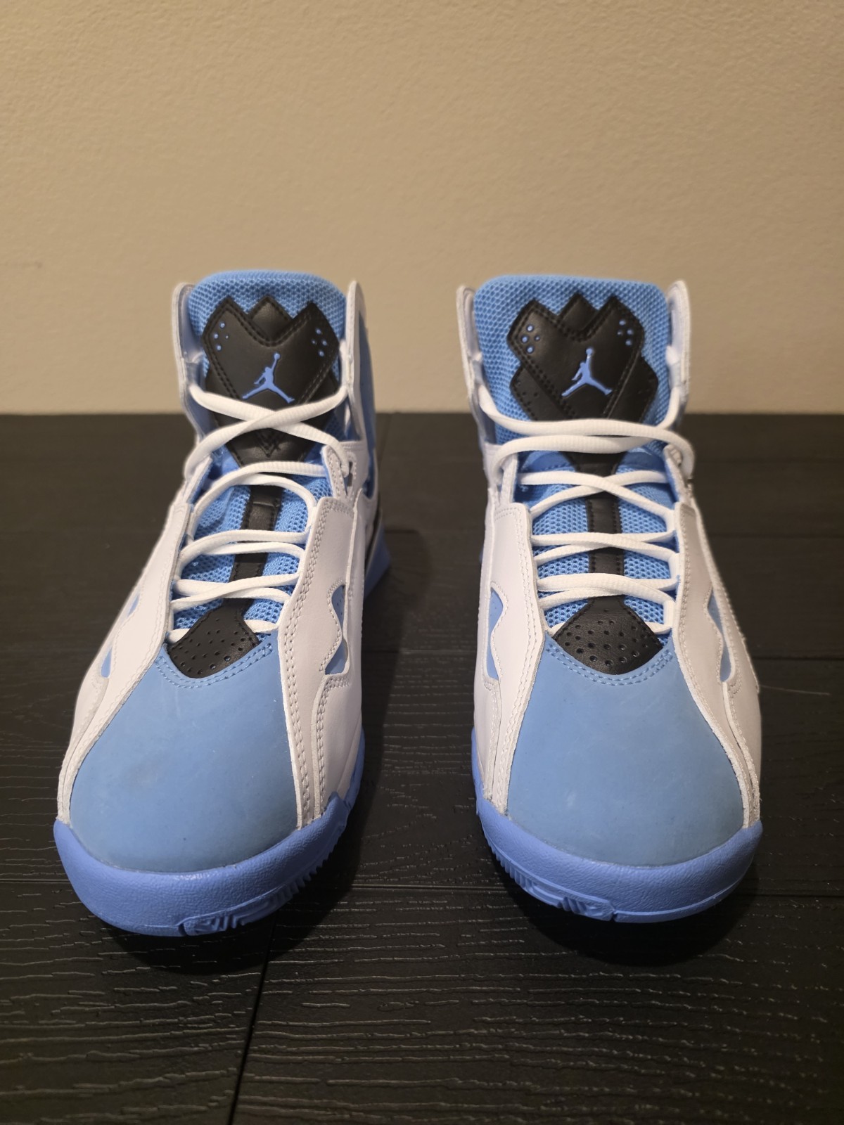 Jordan True Flight Men's Size 9 Sneakers White/Black/University Blue 342964-140 - Image 2