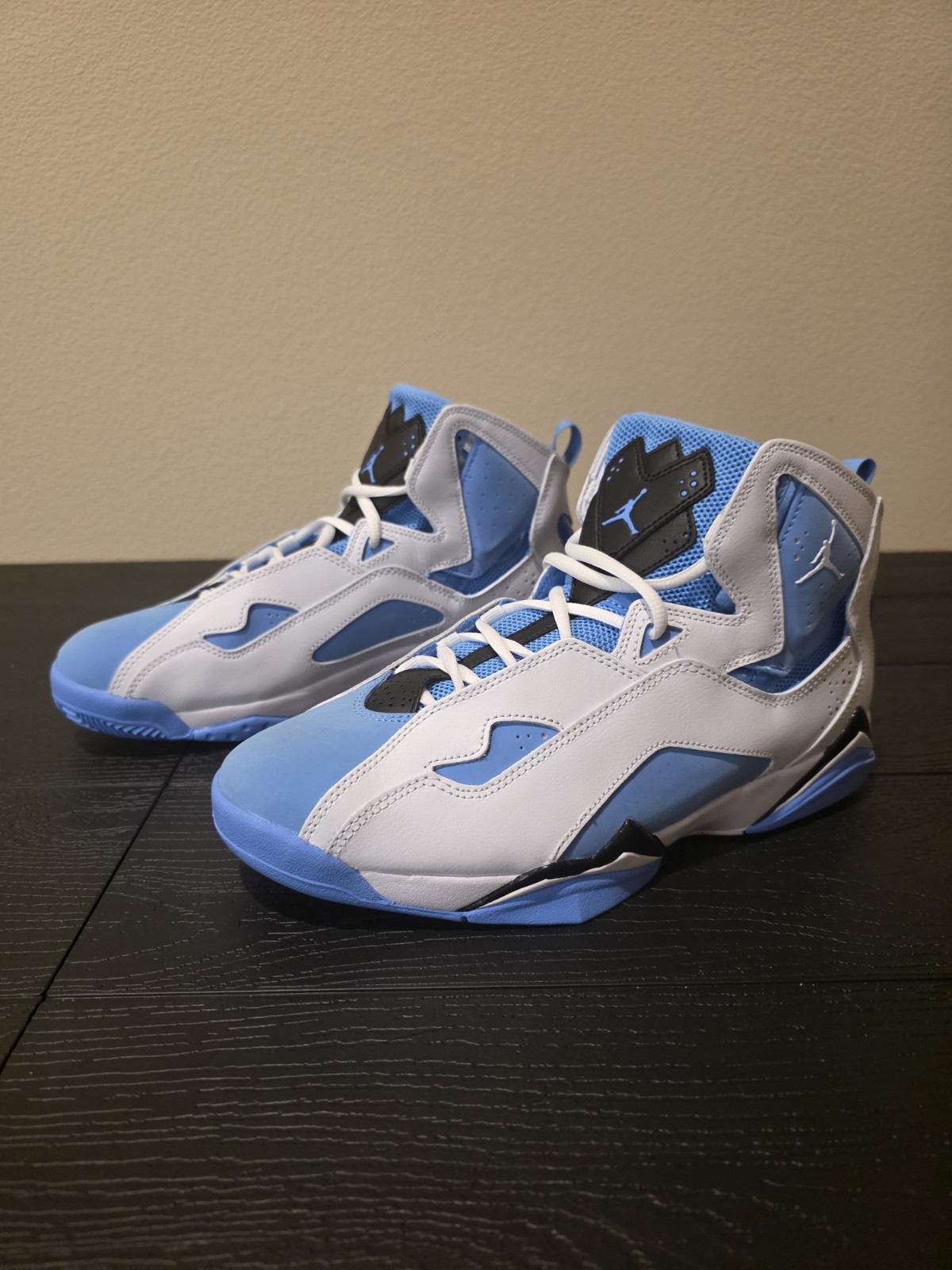 Jordan True Flight Men's Size 9 Sneakers White/Black/University Blue 342964-140 - Image 3