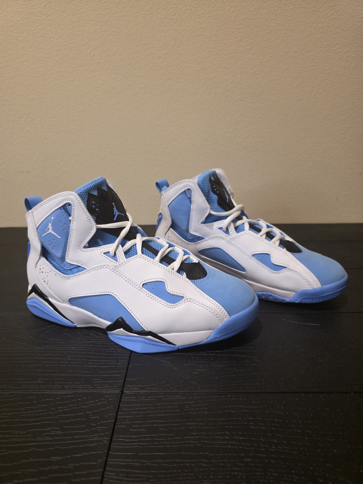 Jordan True Flight Men's Size 9 Sneakers White/Black/University Blue 342964-140 - Image 4
