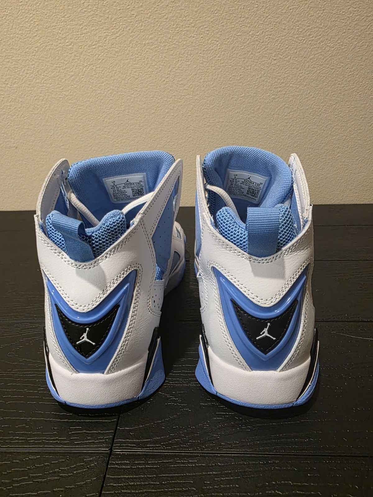 Jordan True Flight Men's Size 9 Sneakers White/Black/University Blue 342964-140 - Image 5