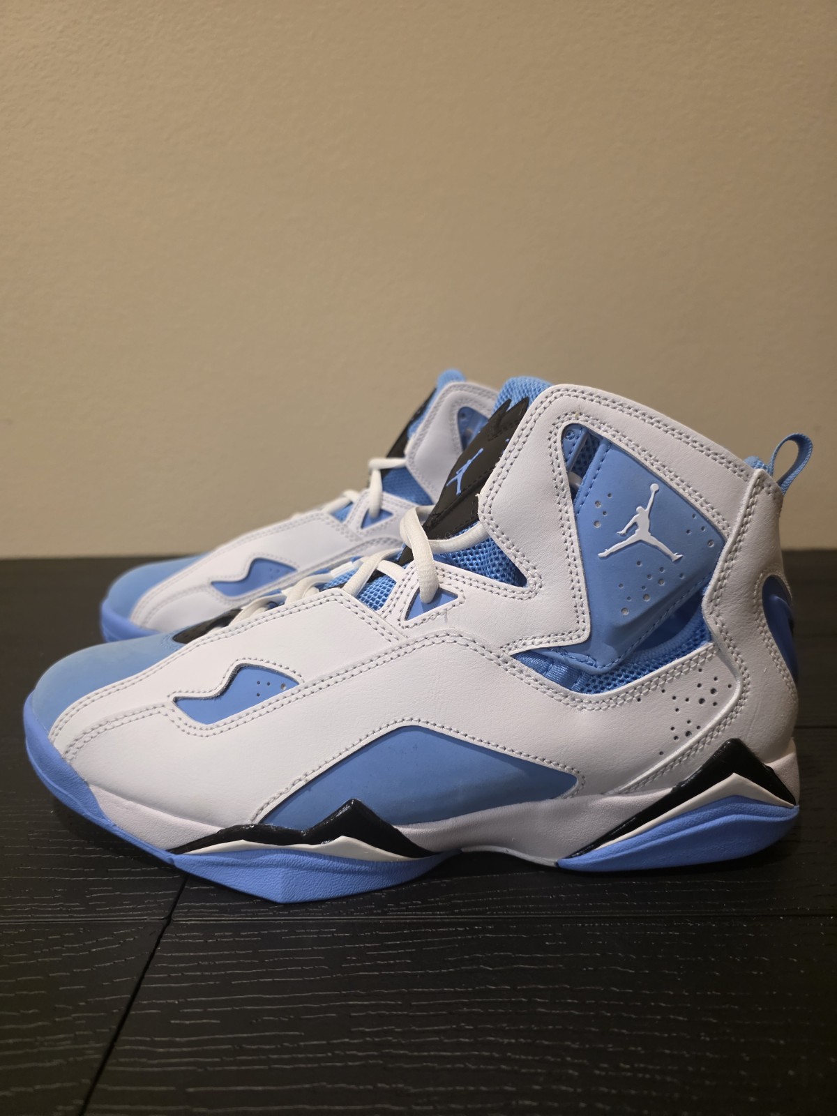 Jordan True Flight Men's Size 9 Sneakers White/Black/University Blue 342964-140 - Image 6