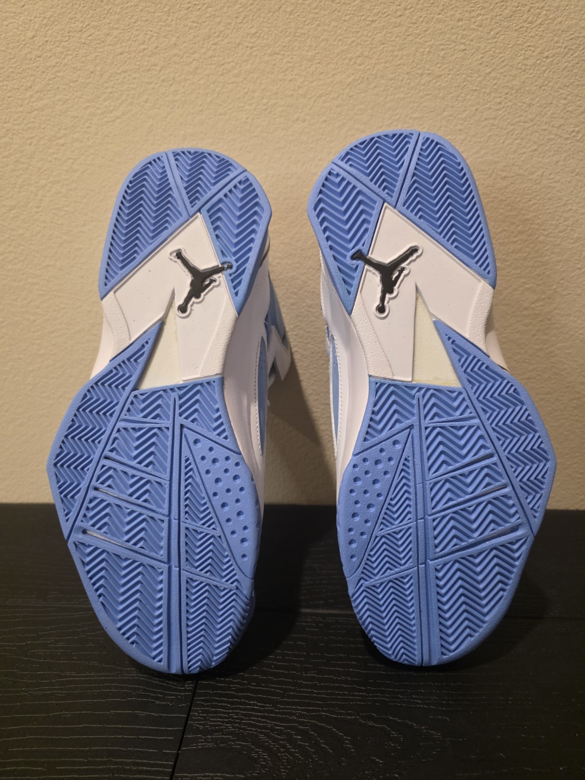 Jordan True Flight Men's Size 9 Sneakers White/Black/University Blue 342964-140 - Image 7