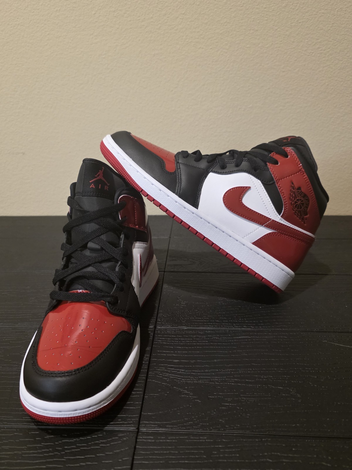 Nike Air Jordan 1 Mid Patent Bred Black Red HV4091-006 Men’s Size 9 NEW w/o lid