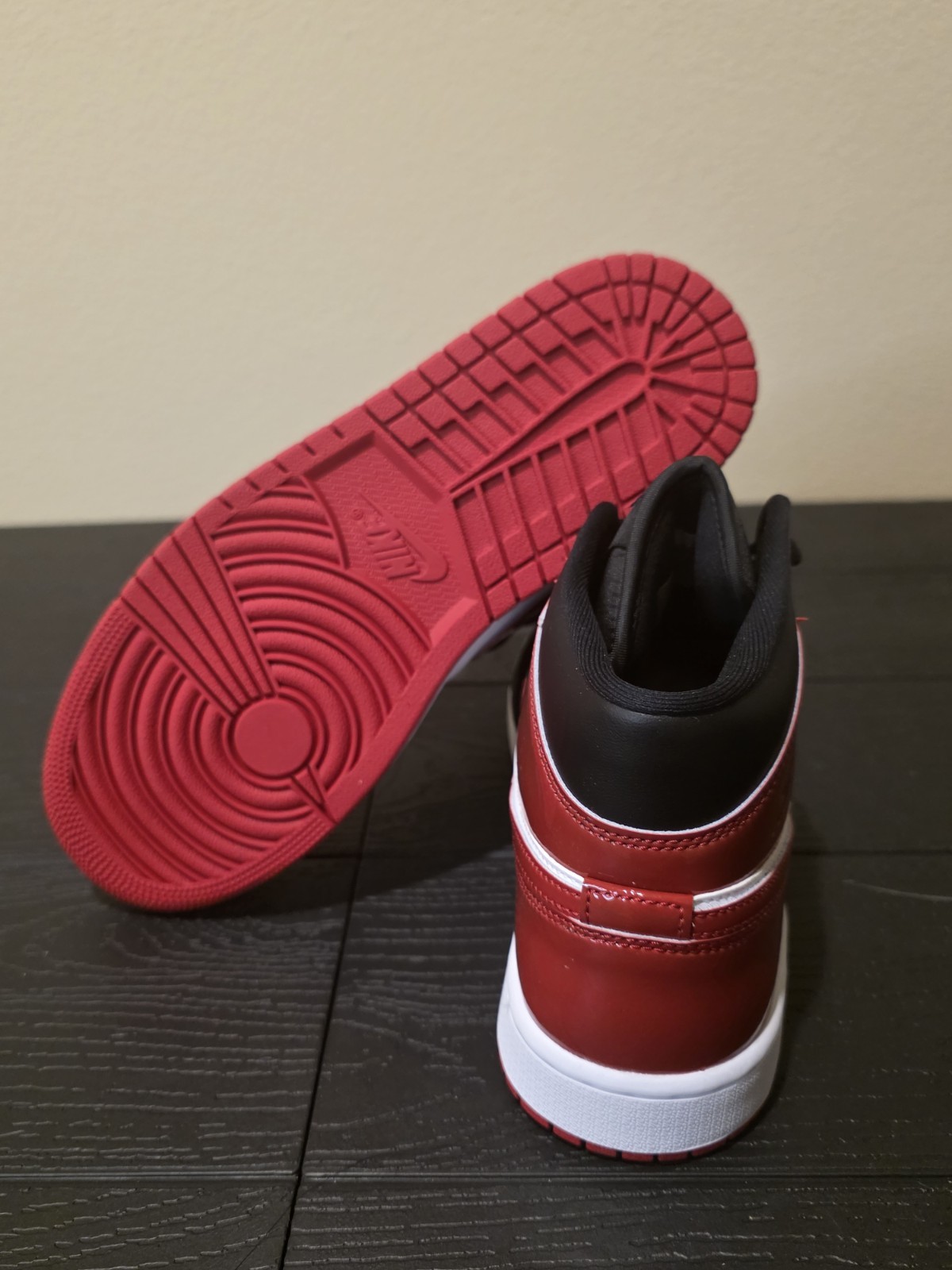 Nike Air Jordan 1 Mid Patent Bred Black Red HV4091-006 Men’s Size 9 NEW w/o lid - Image 9