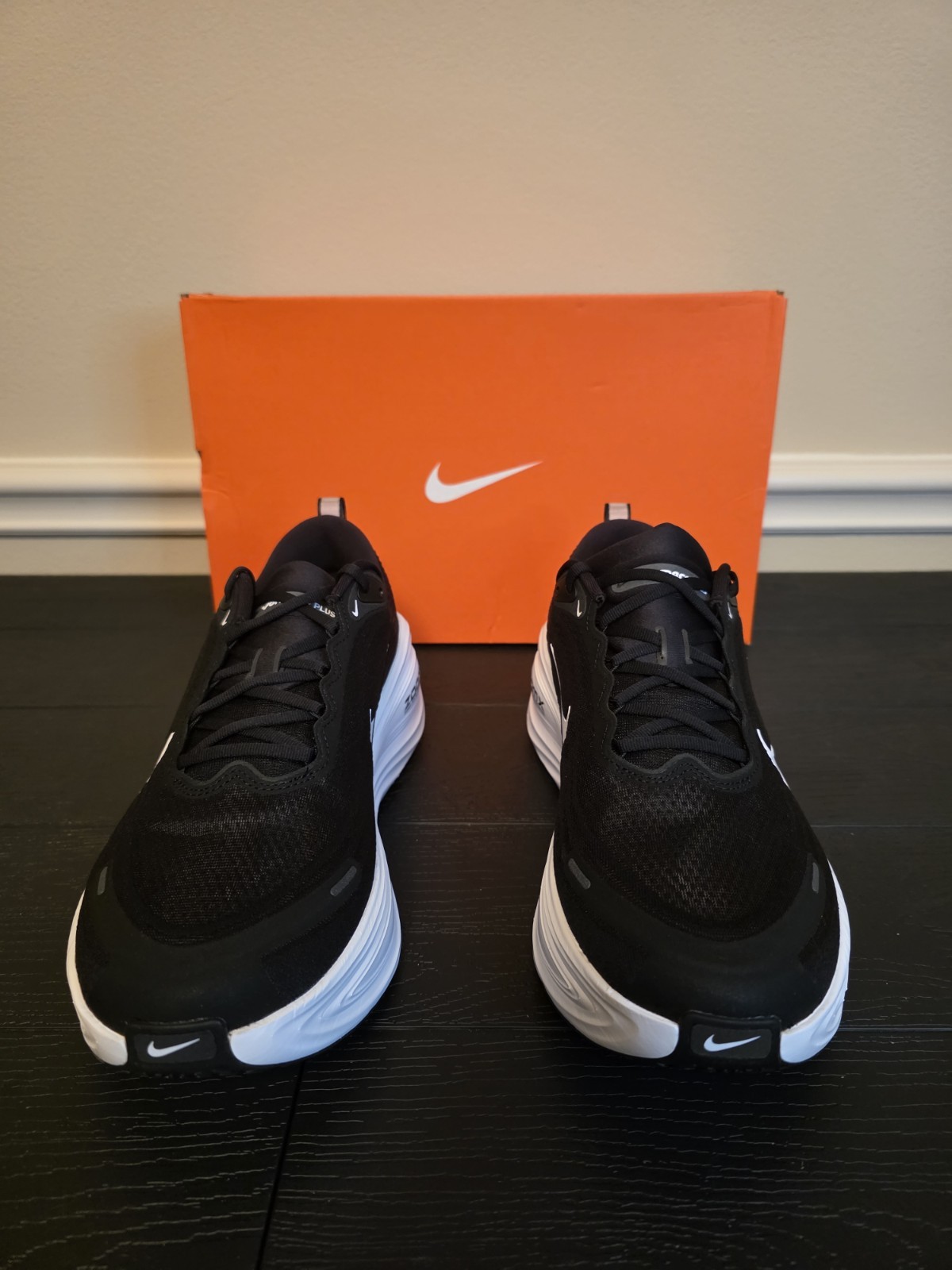 Nike Vomero Plus Men's Running Shoes Black/White Cool Gray Low Top HV8150-002 - Image 3