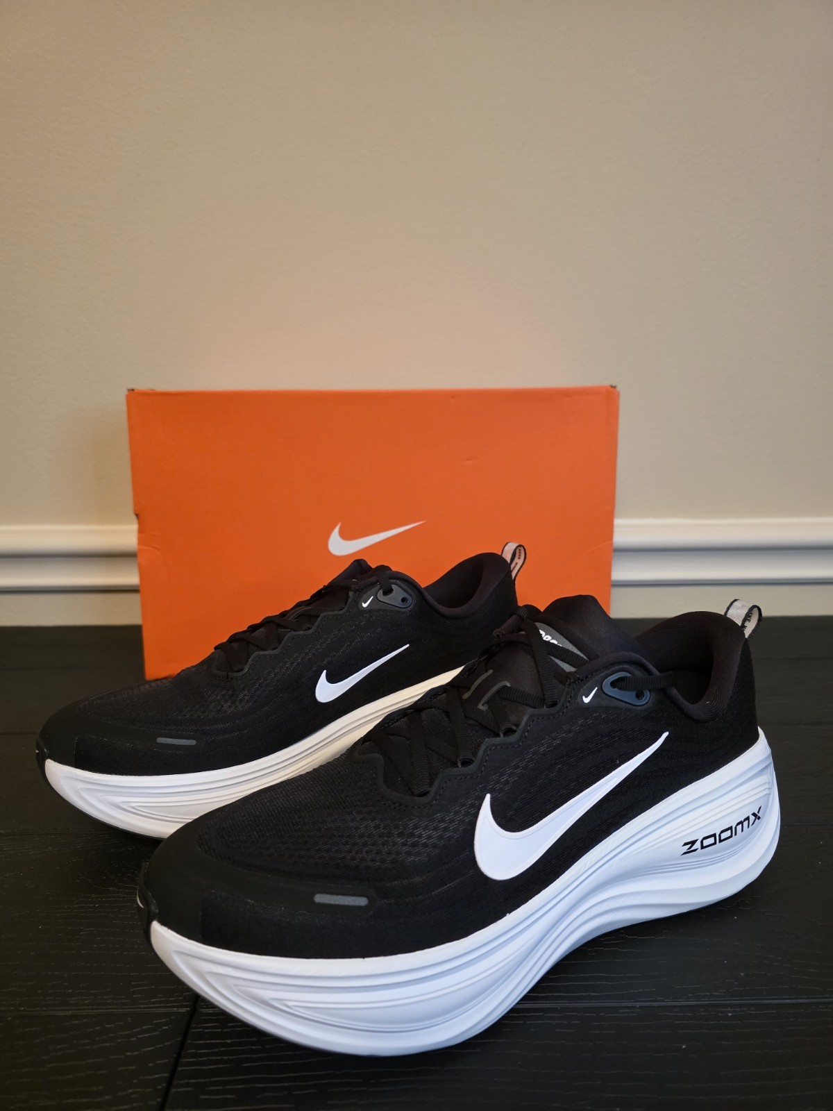 Nike Vomero Plus Men's Running Shoes Black/White Cool Gray Low Top HV8150-002 - Image 4