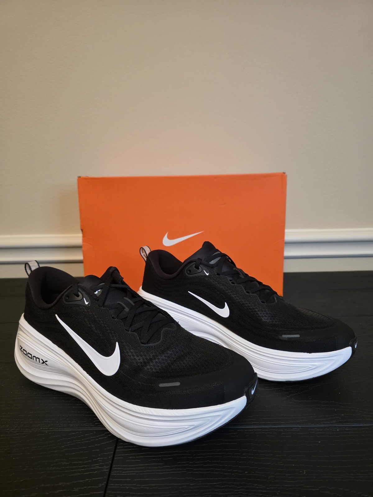 Nike Vomero Plus Men's Running Shoes Black/White Cool Gray Low Top HV8150-002 - Image 5
