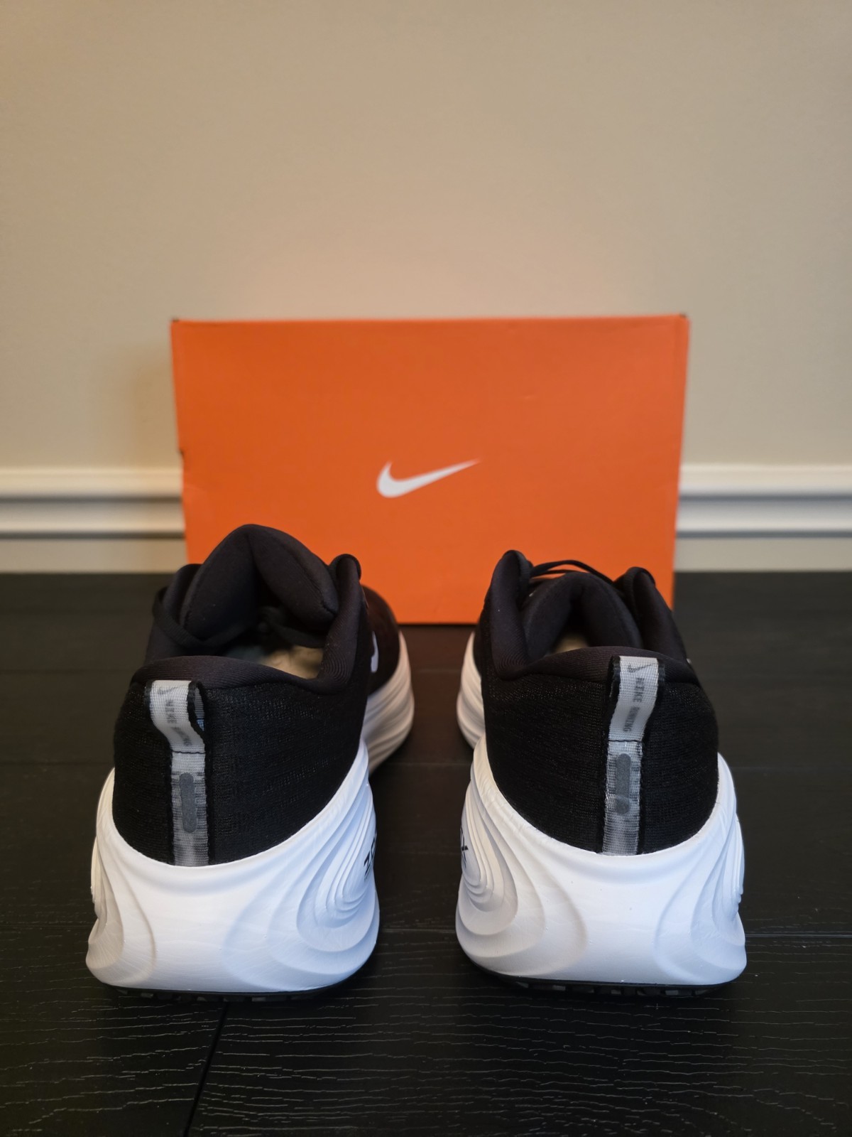 Nike Vomero Plus Men's Running Shoes Black/White Cool Gray Low Top HV8150-002 - Image 8