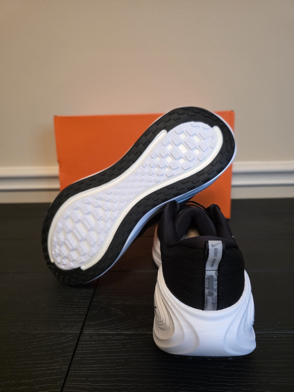 Nike Vomero Plus Men's Running Shoes Black/White Cool Gray Low Top HV8150-002 - Image 10