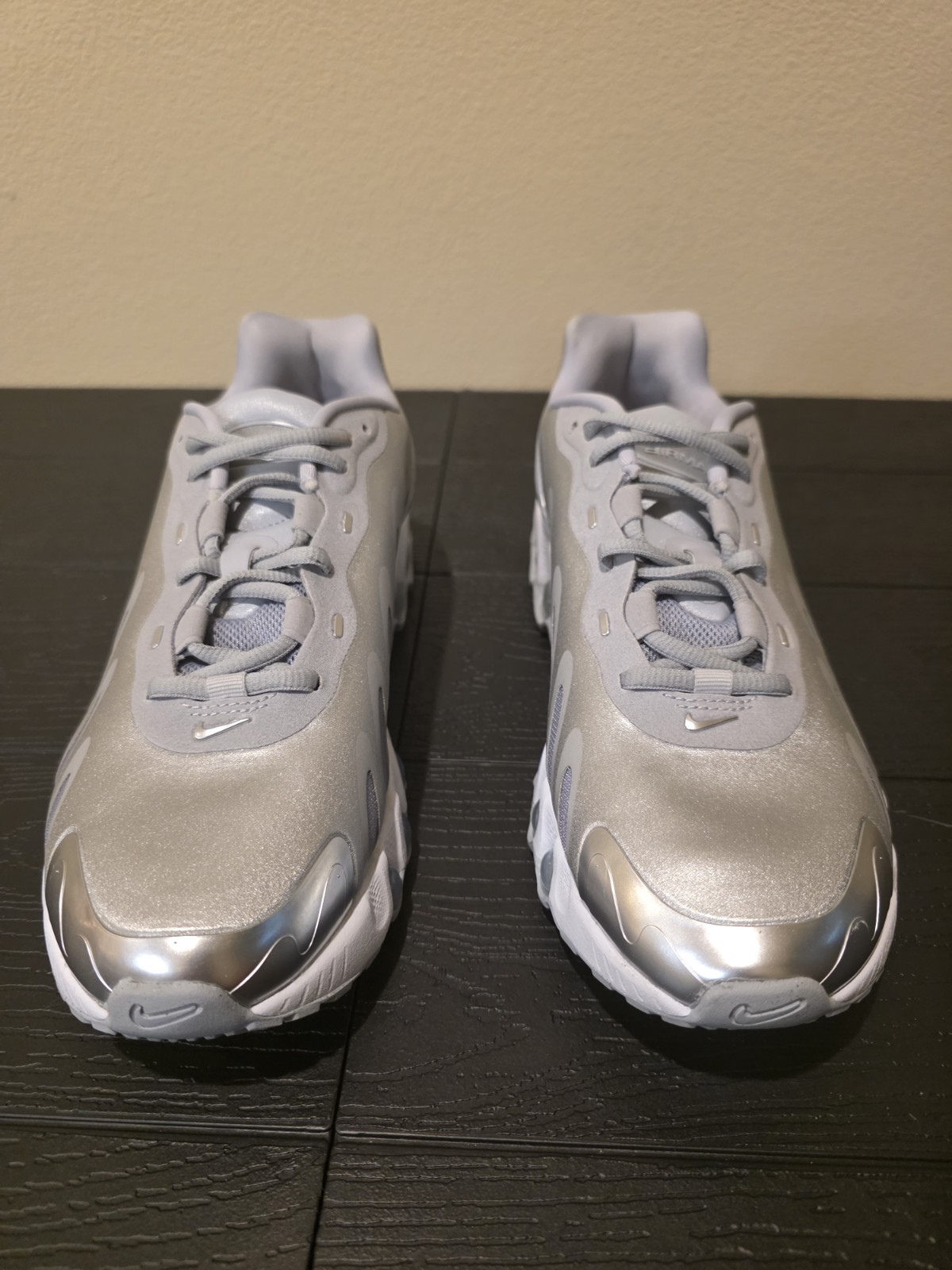 Nike Air Max DN8 Wolf Grey/Metallic Silver Low Top Mesh Sneakers HF5509-001 - Image 2