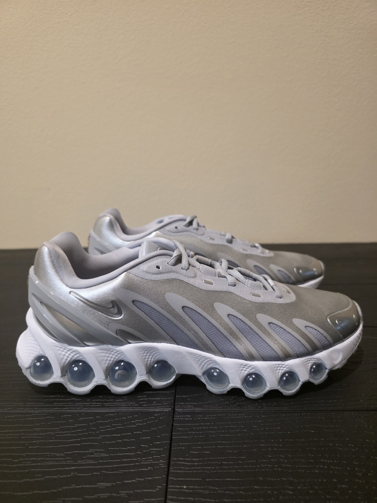 Nike Air Max DN8 Wolf Grey/Metallic Silver Low Top Mesh Sneakers HF5509-001 - Image 5