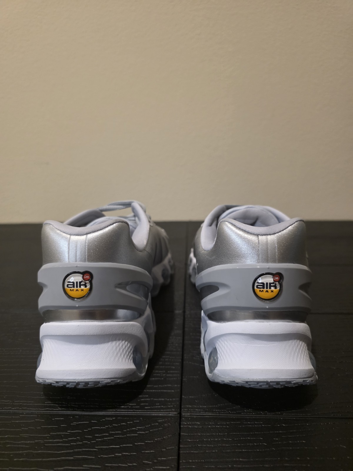 Nike Air Max DN8 Wolf Grey/Metallic Silver Low Top Mesh Sneakers HF5509-001 - Image 6