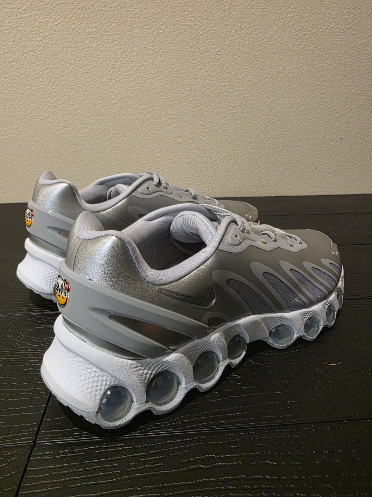 Nike Air Max DN8 Wolf Grey/Metallic Silver Low Top Mesh Sneakers HF5509-001 - Image 9