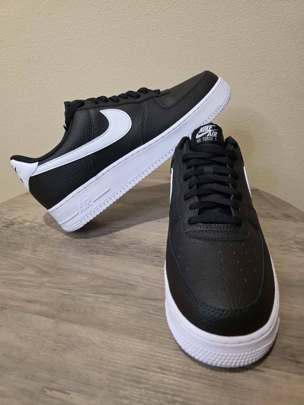 Nike Air Force 1 '07 Shoes Pebbled Leather Black White Men's sz 13 New w/o lid