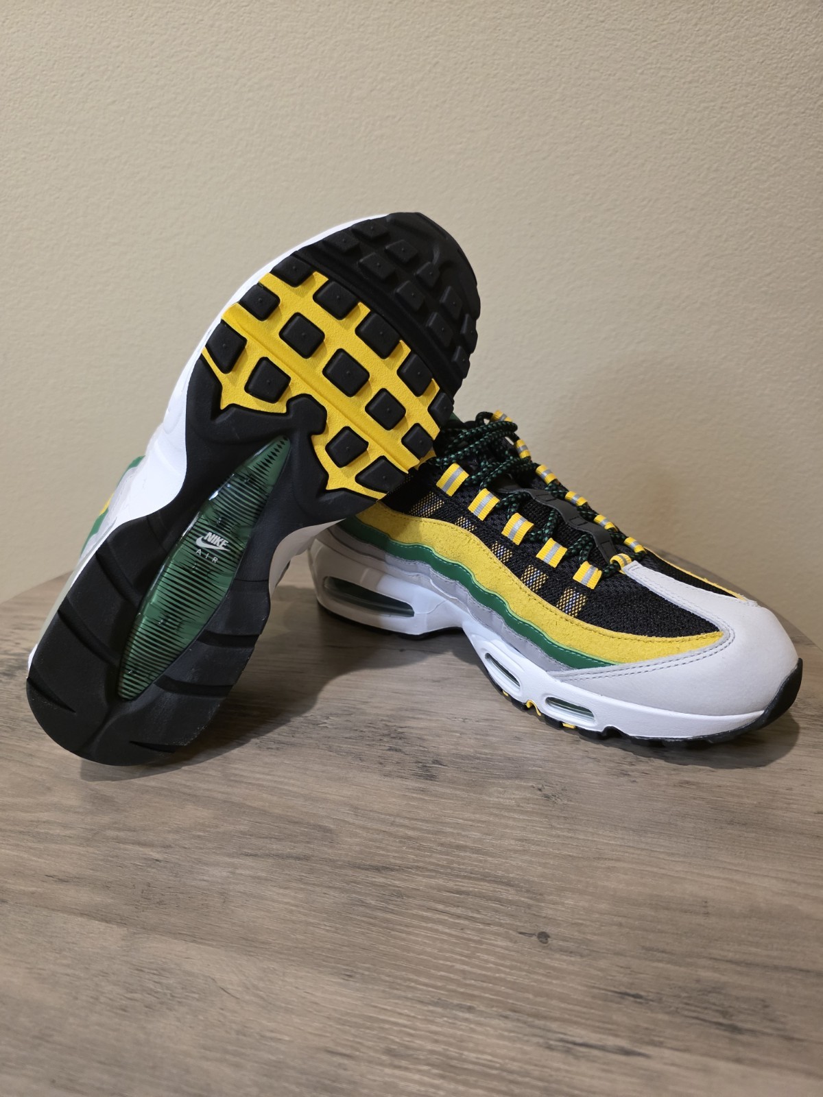 Nike Air Max 95 Yardrunners Pack Norfolk State IO8310-001 Men’s Sz 10 Green/Gold - Image 4