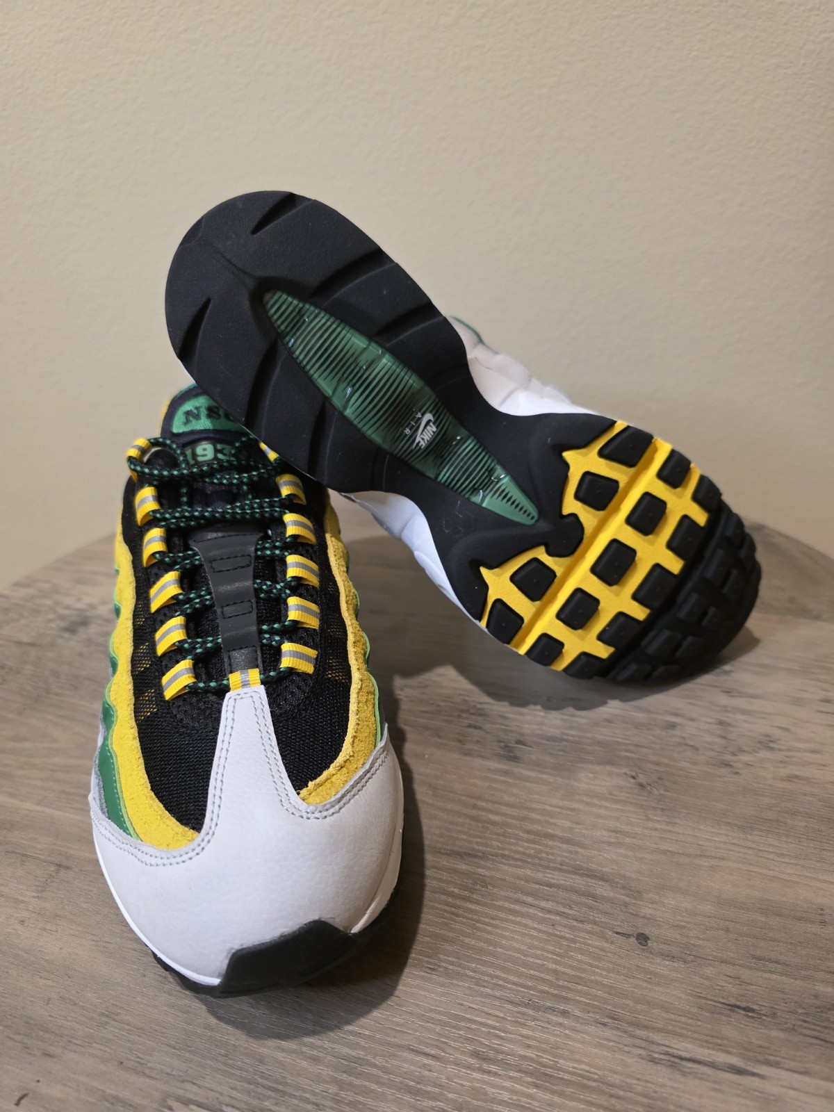 Nike Air Max 95 Yardrunners Pack Norfolk State IO8310-001 Men’s Sz 10 Green/Gold - Image 5
