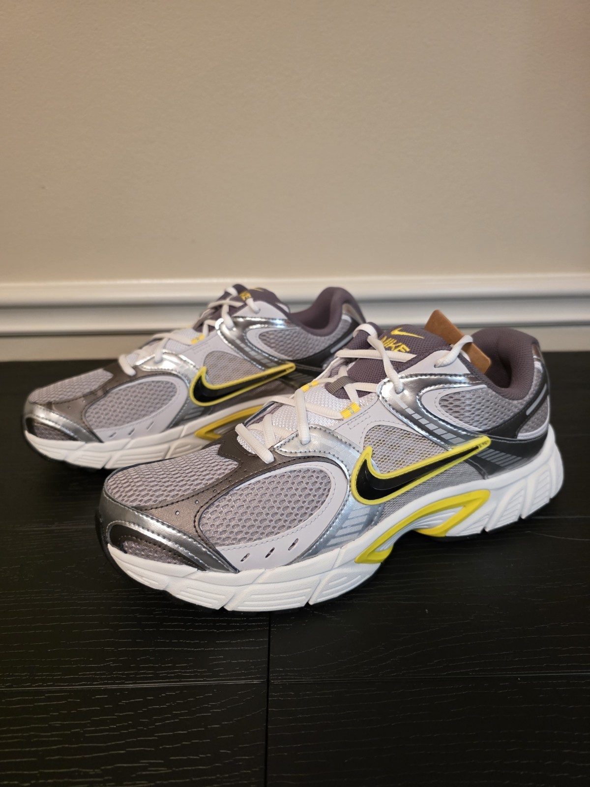 Nike V5 RNR Men's Low Top Lace-Up Sneakers Gray/Silver/Yellow HJ5228-006 - Image 7