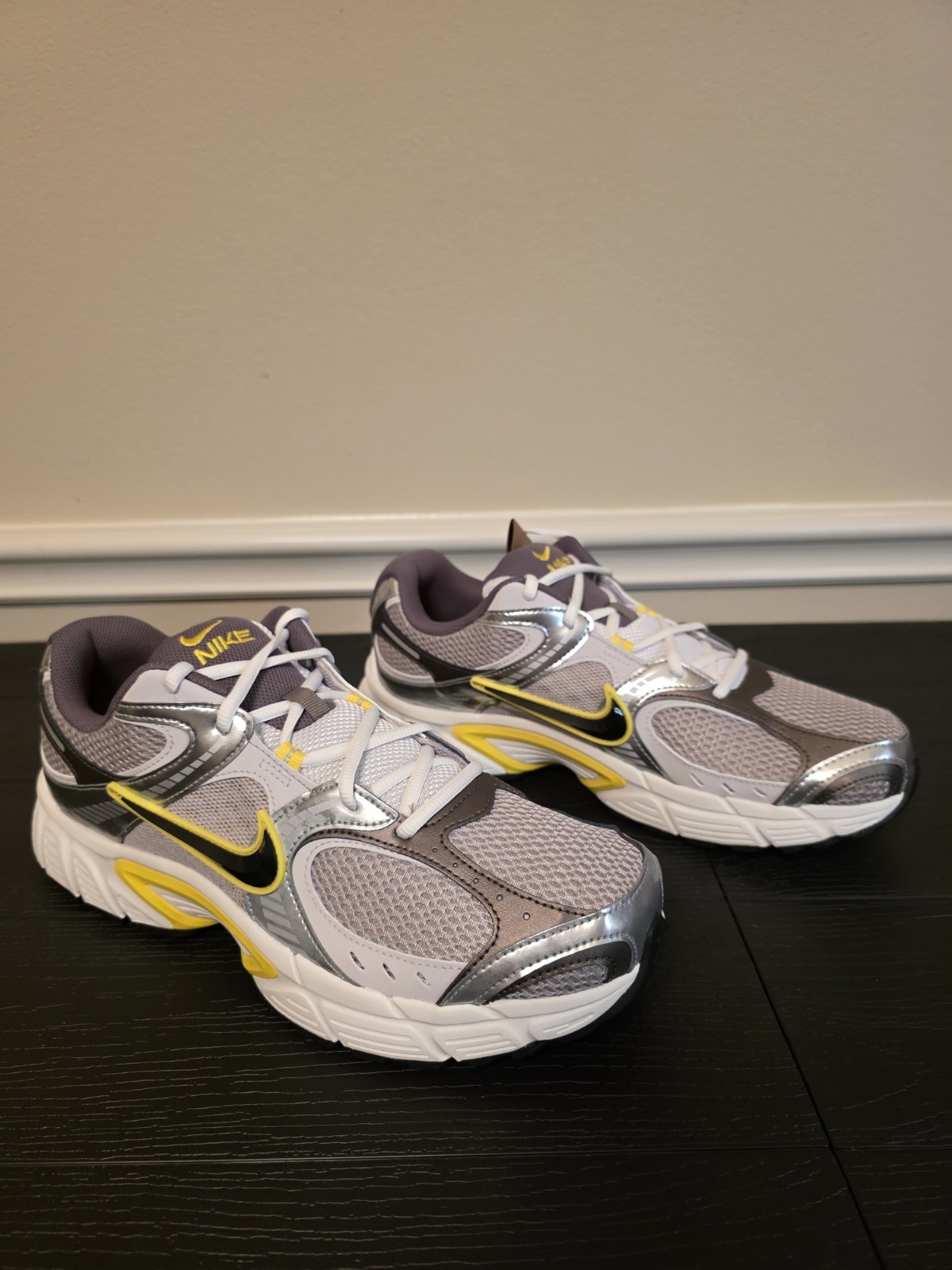 Nike V5 RNR Men's Low Top Lace-Up Sneakers Gray/Silver/Yellow HJ5228-006 - Image 8