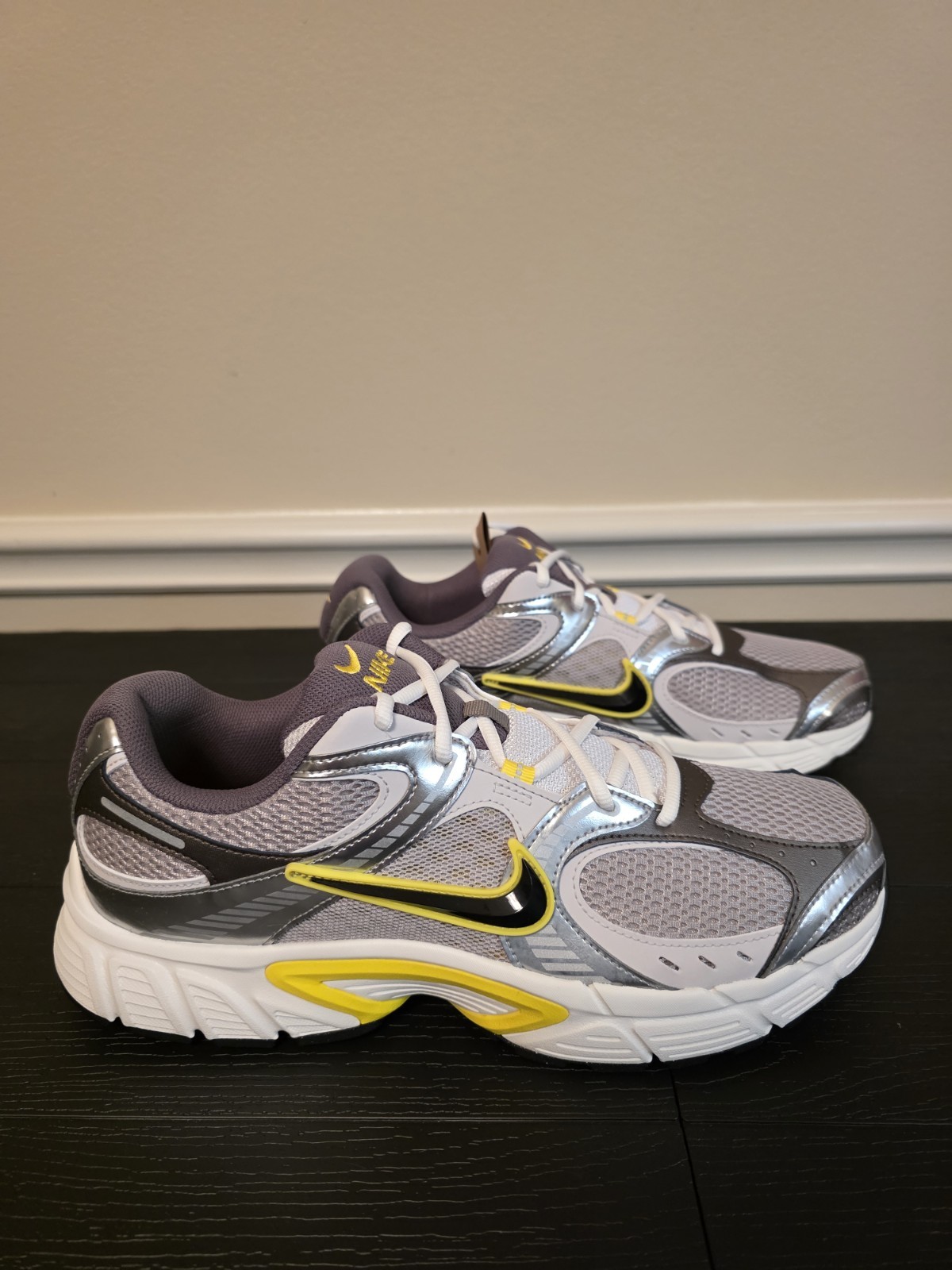 Nike V5 RNR Men's Low Top Lace-Up Sneakers Gray/Silver/Yellow HJ5228-006 - Image 9