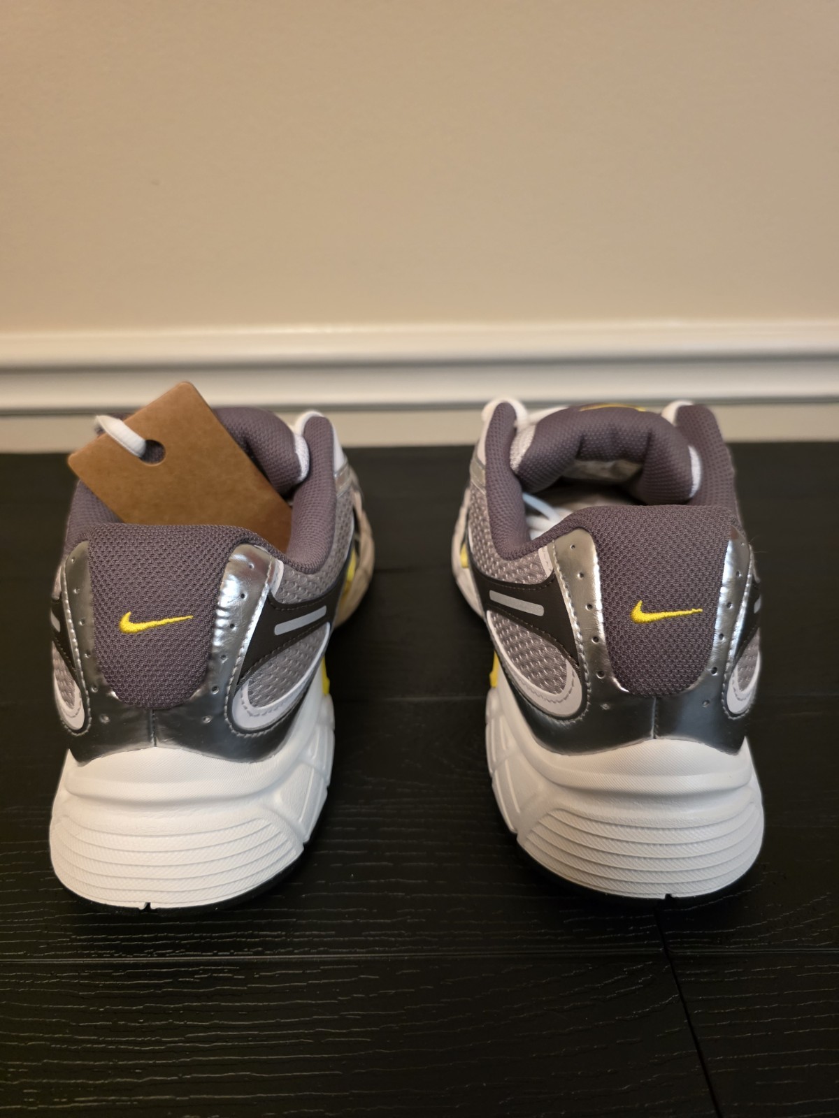 Nike V5 RNR Men's Low Top Lace-Up Sneakers Gray/Silver/Yellow HJ5228-006 - Image 10