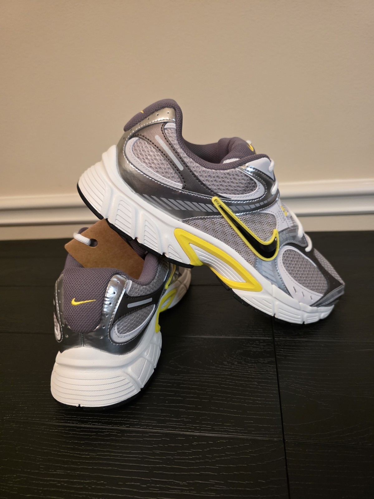 Nike V5 RNR Men's Low Top Lace-Up Sneakers Gray/Silver/Yellow HJ5228-006 - Image 13