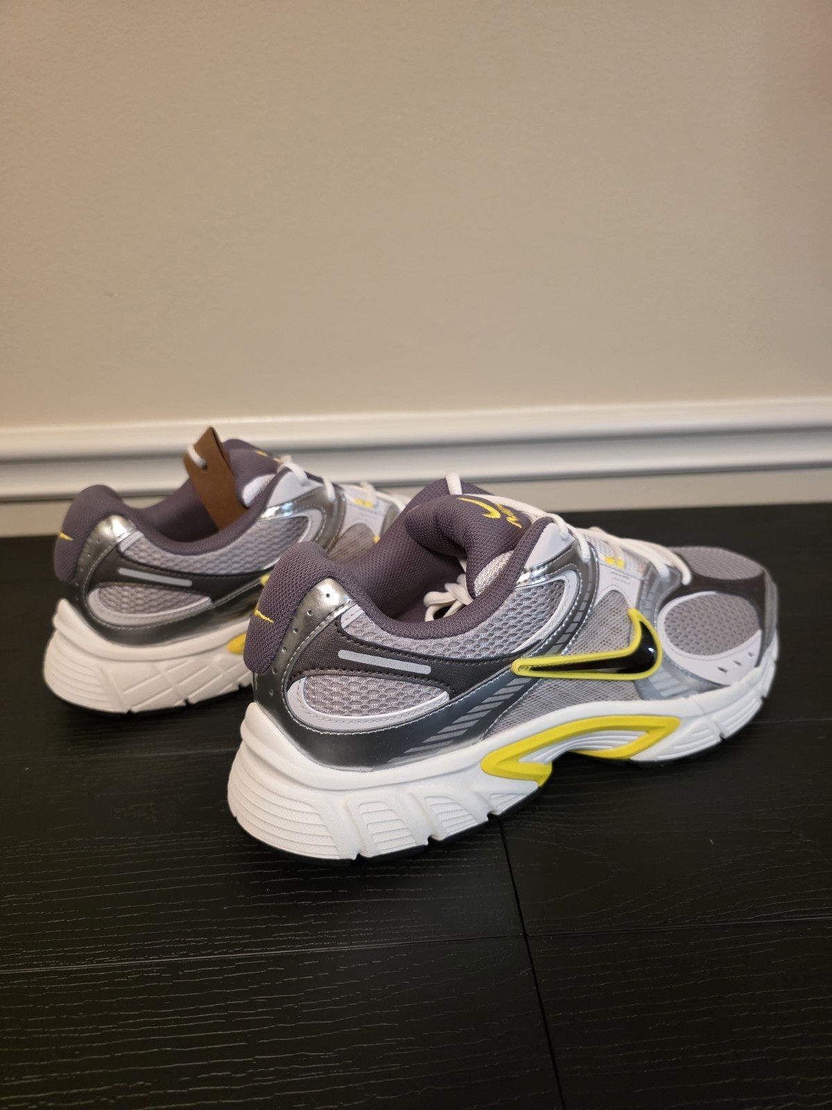Nike V5 RNR Men's Low Top Lace-Up Sneakers Gray/Silver/Yellow HJ5228-006 - Image 14