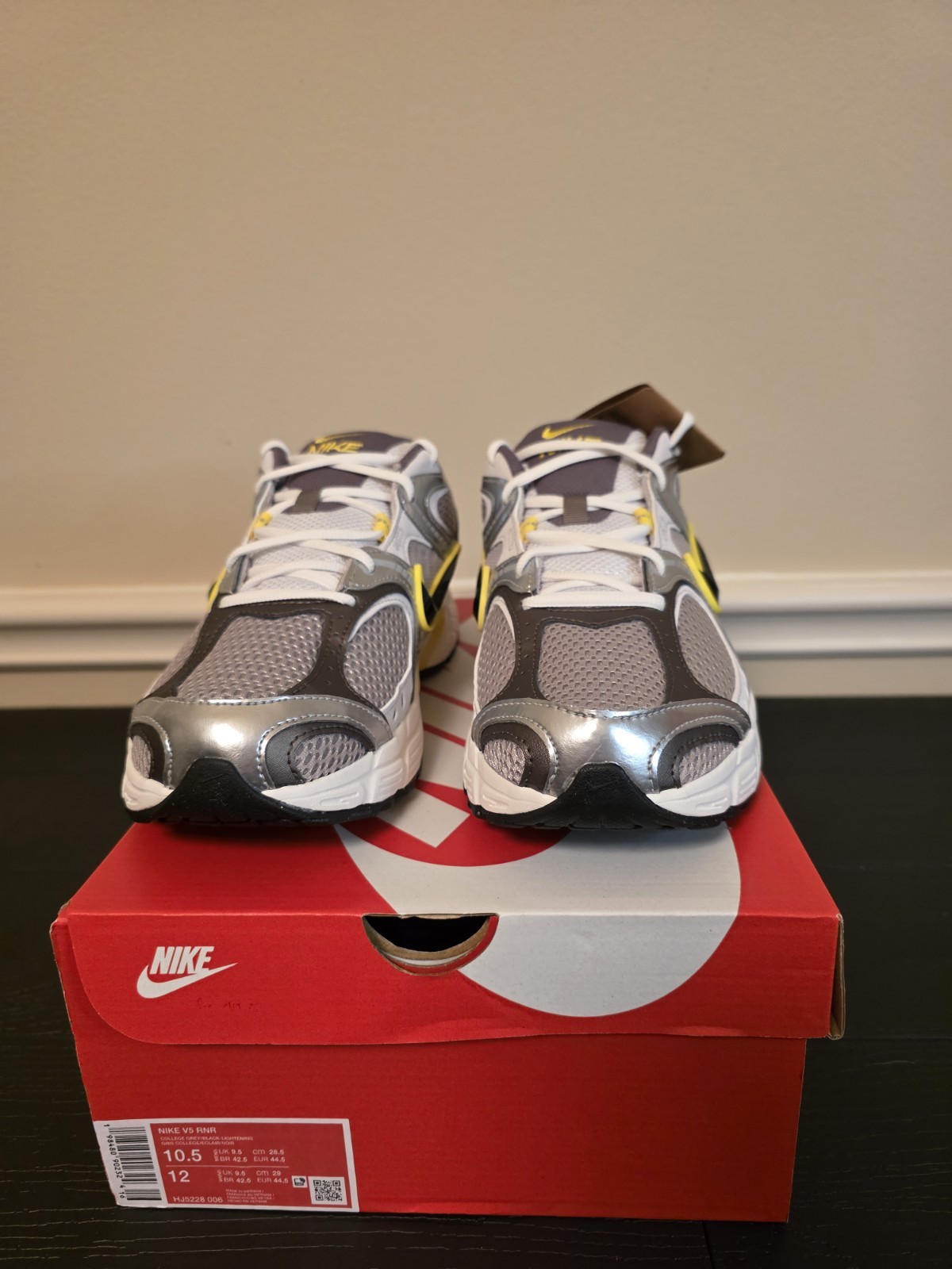 Nike V5 RNR Men's Low Top Lace-Up Sneakers Gray/Silver/Yellow HJ5228 006 - Image 3