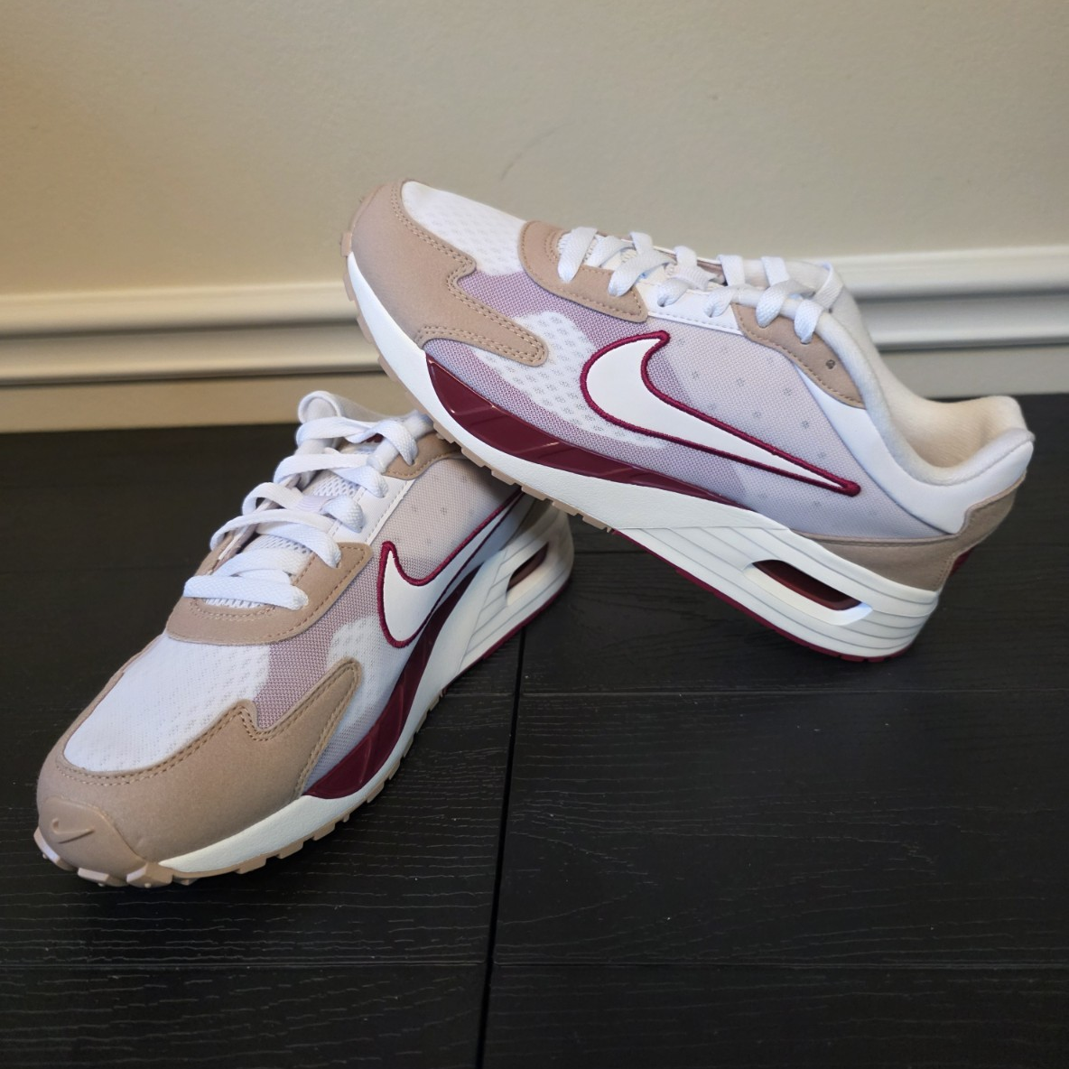 Nike Air Max Solo Men's Low Top Sneakers White/Beige/Red DX3666-101