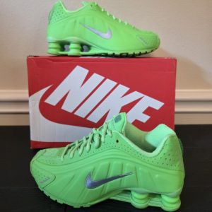 Nike Women’s Shox R4 Green Strike/Metallic Silver HV0839-398 Women's Size 7