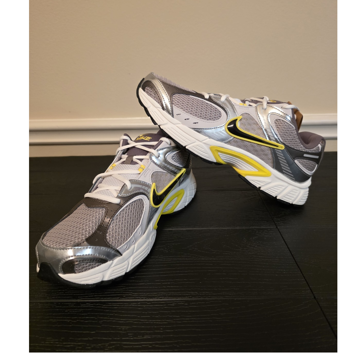Nike V5 RNR Men's Low Top Lace-Up Sneakers Gray/Silver/Yellow HJ5228-006